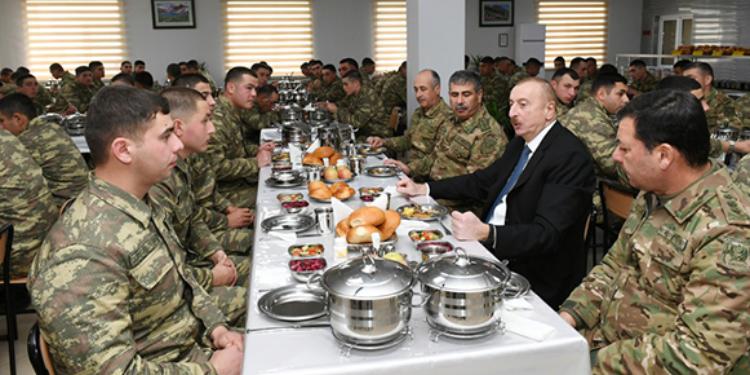 Prezident Beyləqandadır - Əsgərlərlə yemək yedi - FOTO (YENİLƏNİR) | FED.az