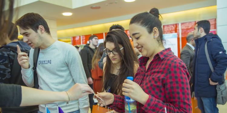 Azercell daha bir karyera sərgisində iştirak etdi | FED.az