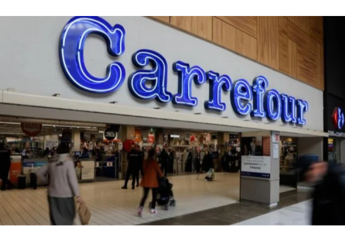 Fransada kütləvi iğtişaşlar Carrefour-a ağır zərbə vurub – 50 mağazasına hücum edilib, bazar dəyəri 1,7 milyard avro azalıb | FED.az