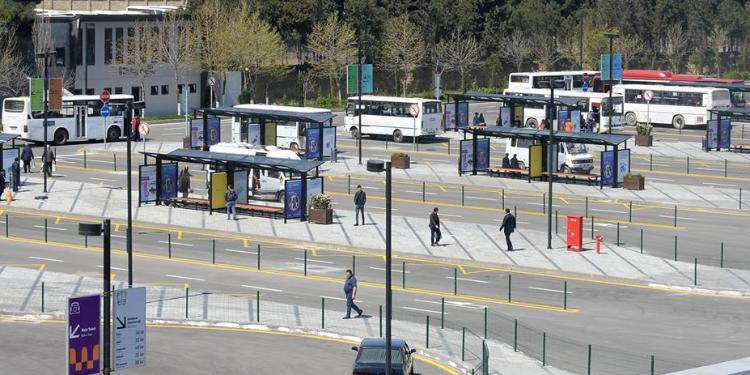 Yeni istifadəyə verilən Nəqliyyat qovşağında sərnişinləri gözləyən - YENİLİKLƏR | FED.az