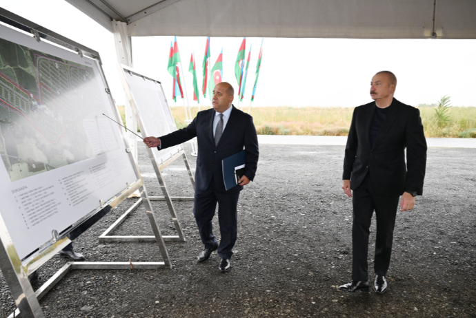 2-3-4-5 otaqli evlər, 2-3 mərtəbəli binalar - Füzulidə Qaraxanbəyli kəndinin təməli qoyulub | FED.az