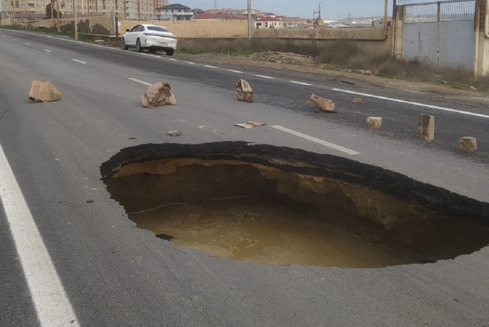 Masazırda yol çökdü - FOTOLAR | FED.az