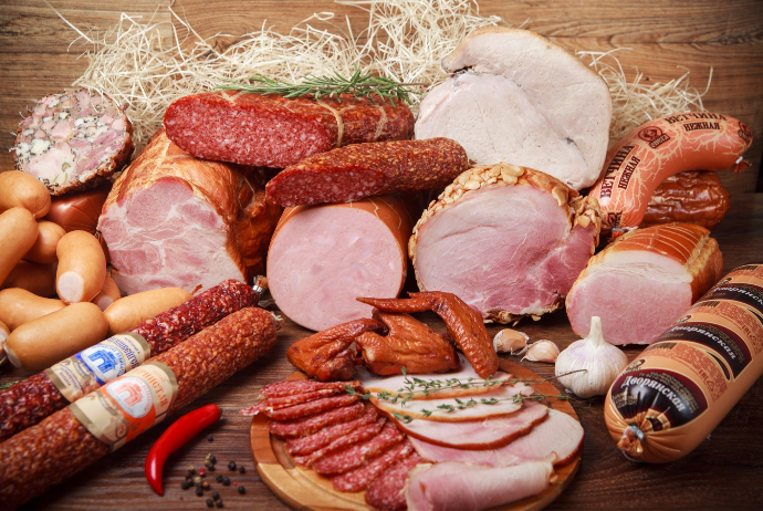 Azərbaycanda kolbasa istehsalı artır – DƏRHAL SATILIR, ANBARDA QALMIR | FED.az