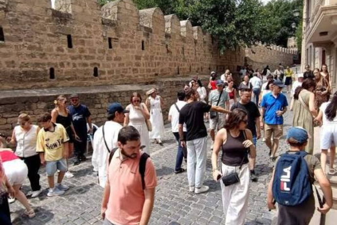 Azərbaycana turist axını 6 % azaldı | FED.az