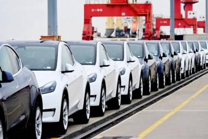 Sabiq rəis 834 maşını ölkəyə necə keçirib? | FED.az
