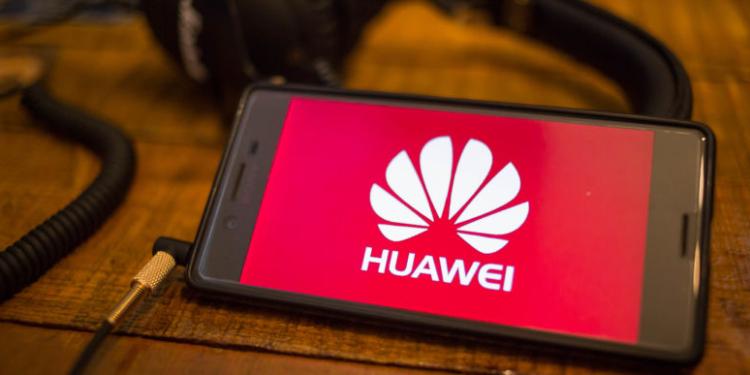 Huawei: Yeni əməliyyat sistemi bu il hazır olacaq | FED.az