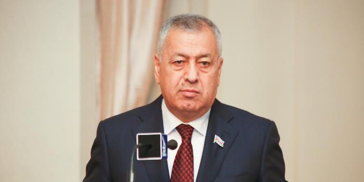 Vahid Əhmədov: “Prezidentin son vəzifə təyinatları hökumətin iqtisadi blokuna da təsir edəcək” | FED.az