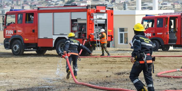 FHN: Yanğının söndürülməsinə 120 canlı qüvvə və 18 texnika cəlb edilib | FED.az