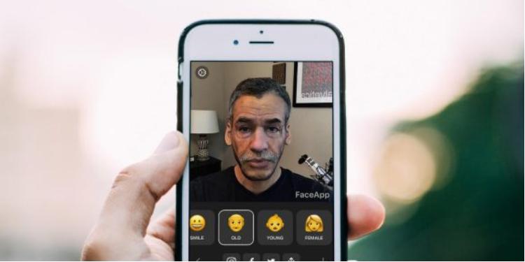 Sosial mediada yeni trend: “Qocalmaq”. Faceapp nədir və kim yaradıb? | FED.az