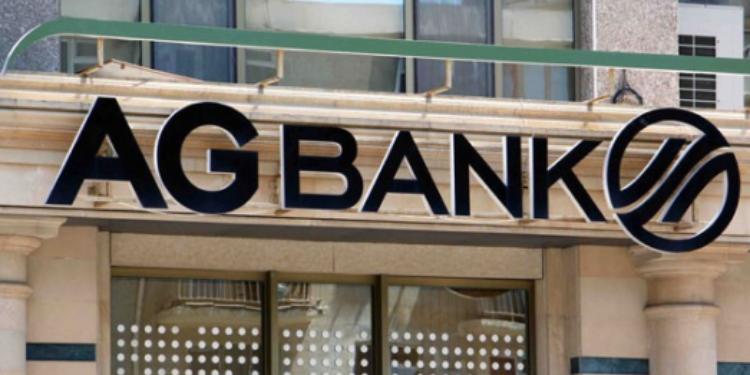 Qara kostyum, 8 sm-lik "kabluk" və təraşlı üz – «AGBank»da necə geyinirlər? | FED.az