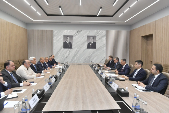 Rəşad Nəbiyev ölkənin qabaqcıl İKT şirkətləri ilə əsas çətinlikləri müzakirə edib | FED.az