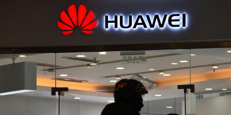 «Выживи или умри»: глава Huawei объявил мобилизацию | FED.az