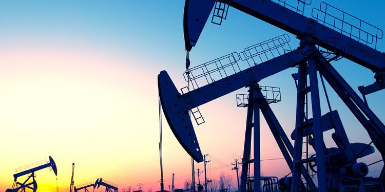 Нефть ушла в минус из-за роста экспорта из Ирана, числа буровых установок в США | FED.az