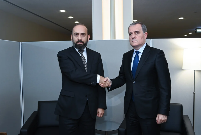 Bayramov və Mirzoyan iki ölkə arasında nəqliyyat infrastrukturunun açılmasını müzakirə edib | FED.az