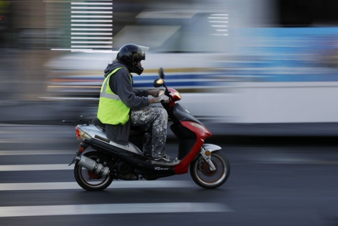 Azərbaycanda moped, skuter və velosiped idarə edən şəxslərə qarşı tələblər sərtləşdirilir - YENİ QANUN | FED.az