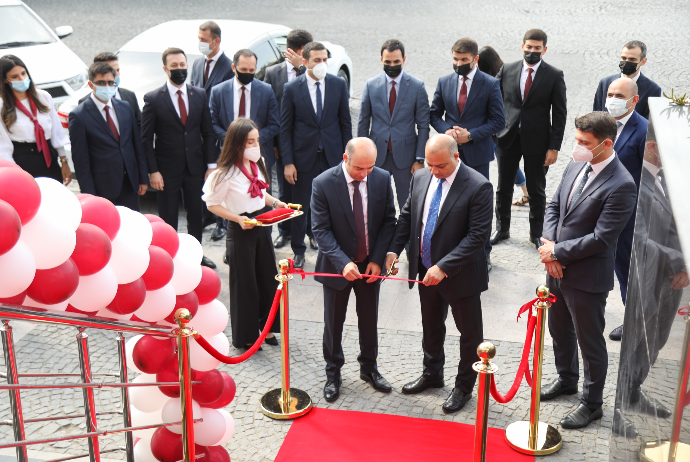 "Kapital Bank" ipoteka və KOS yönümlü, yenilənən 28 May filialını - İstifadəyə Verdi | FED.az