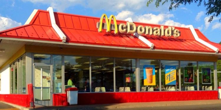 Чистая прибыль McDonald’s в 2016 году увеличилась до $4,7 млрд | FED.az