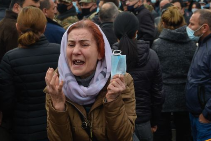 Ermənistanda vətəndaşlar Müdafiə Nazirliyindən Qarabağda itkin düşən yaxınlarını - Tələb Edir | FED.az