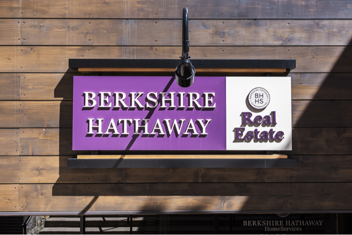 Berkshire Hathaway закончила год с рекордной прибылью $97 млрд | FED.az