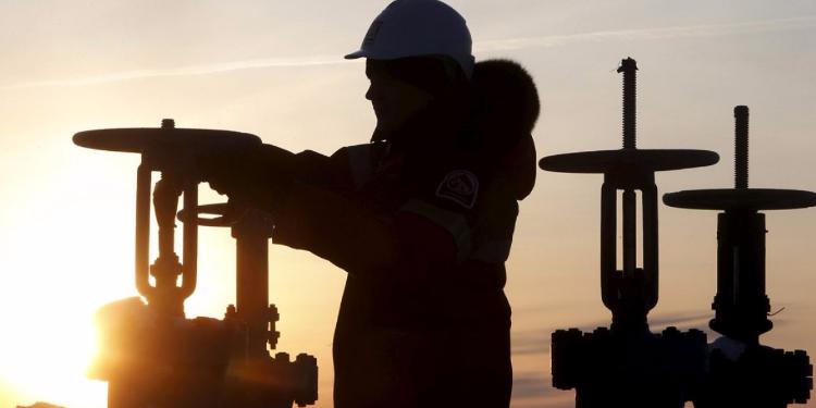 Нефть развернулась в минус из-за резкого роста запасов в США | FED.az