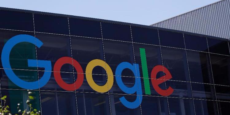 Акции Google взлетают благодаря неожиданным результатам компании Alphabet. | FED.az