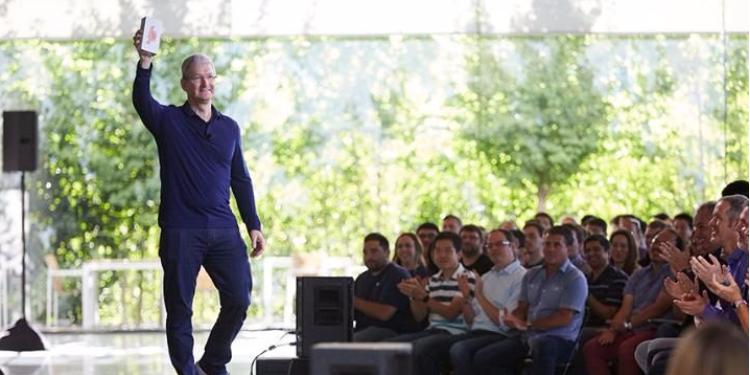 Apple şirkəti milyardıncı iPhone satışını qeyd edir | FED.az