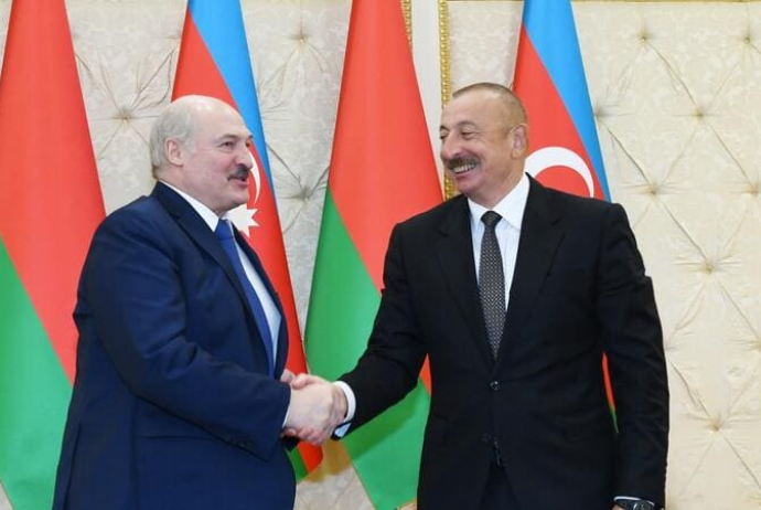 Lukaşenko Azərbaycana dövlət səfərinə gəlib 