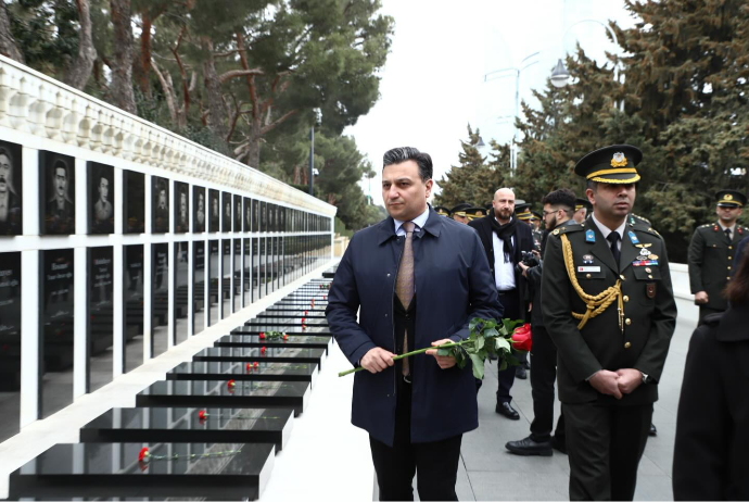 ATİB nümayəndə heyəti Bakı Türk Şəhidliyini ziyarət edib - FOTOLAR | FED.az