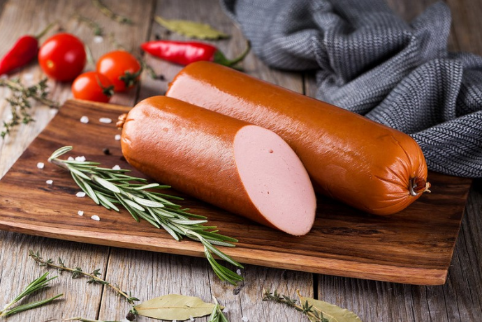 Azərbaycanın hazır kolbasa ehtiyatı 16 %-dən çox azalıb | FED.az