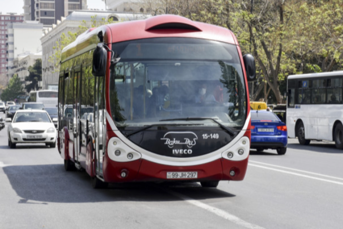 137 avtobus gecikir  - SİYAHI | FED.az