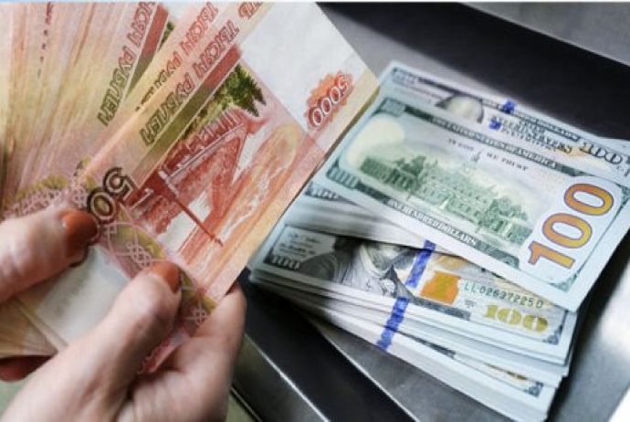 Dollar oktyabrın 14-dən bəri ilk dəfə - 63 RUBLU KEÇİB | FED.az