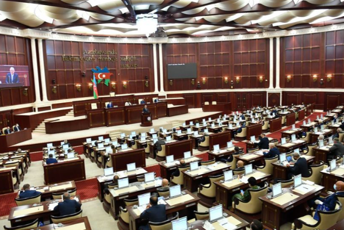 Milli Məclisin növbədənkənar sessiyasının ilk iclası keçirilir - SİYAHI | FED.az
