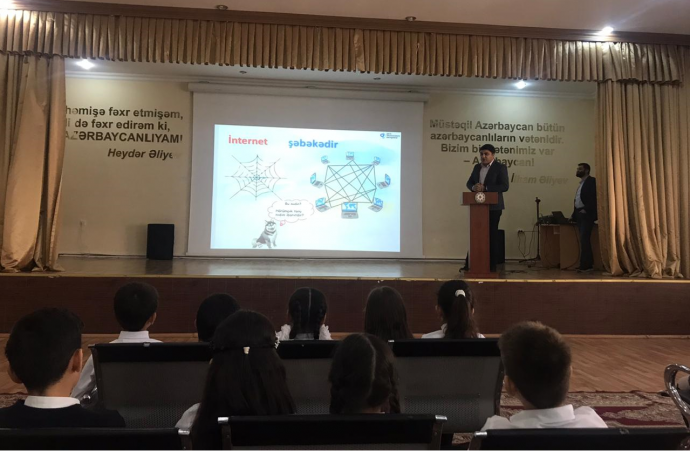 Тема «культуры безопасного поведения в киберпространстве» обсуждается в средних школах Азербайджана | FED.az