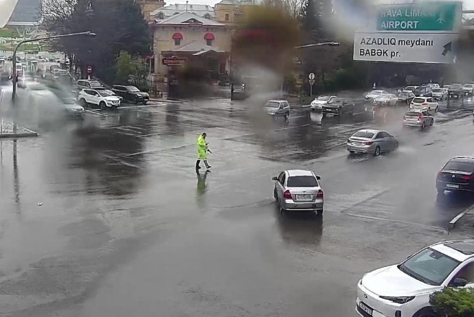NİİM: Yağıntılı hava ilə əlaqədar nəqliyyatın hərəkəti çətinləşib, sıxlıq yaranıb - SİYAHI | FED.az
