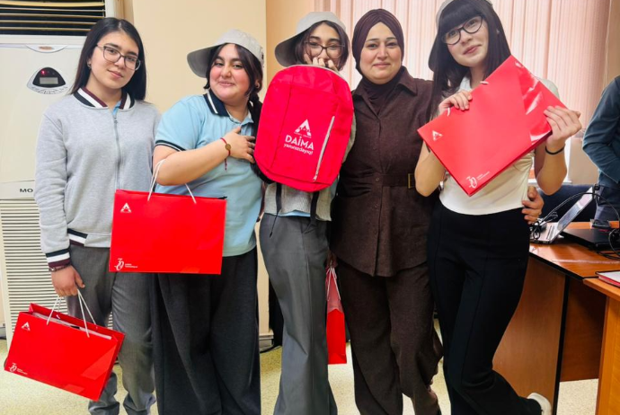 A-Qroup Sığorta Şirkəti “Qlobal Pul Həftəsi" çərçivəsində məktəbliləri maarifləndirib - FOTOLAR | FED.az