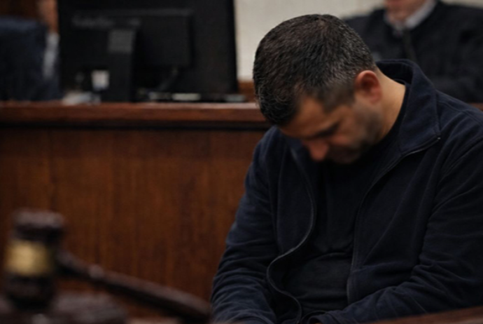 Görüşlərə hərbi formada gələn “məmur” -  Firma sahibinə qarşı da dələduzluq etdi | FED.az