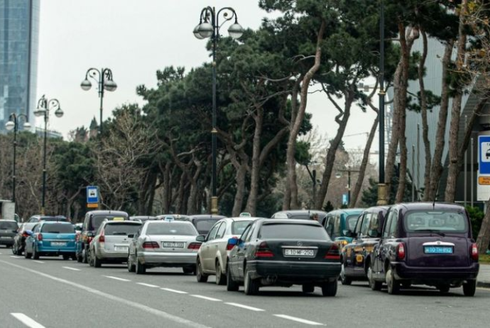 Azərbaycanda taksi və avtobuslara yeni fərqlənmə nişanları verilib | FED.az