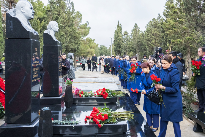 В годовщину трагедии рейса J2-8243 почтена память погибших | FED.az