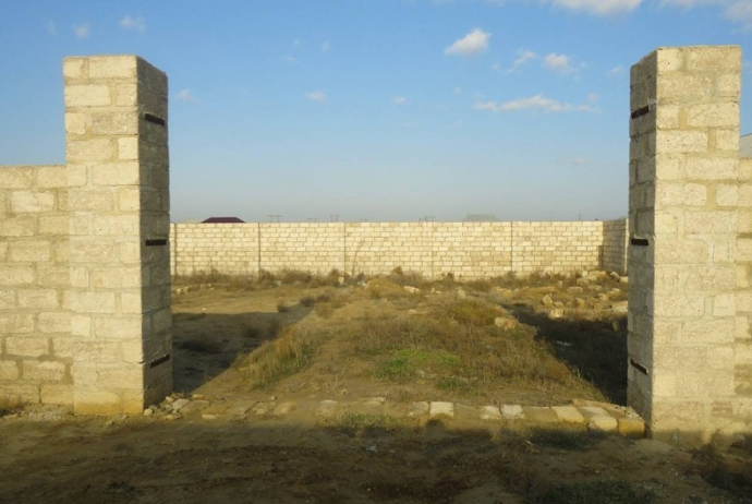 Abşeronda kənd təsərrüfatı təyinatlı torpaqlarda tikilən sənədsiz evlərlə bağlı - AÇIQLAMA | FED.az