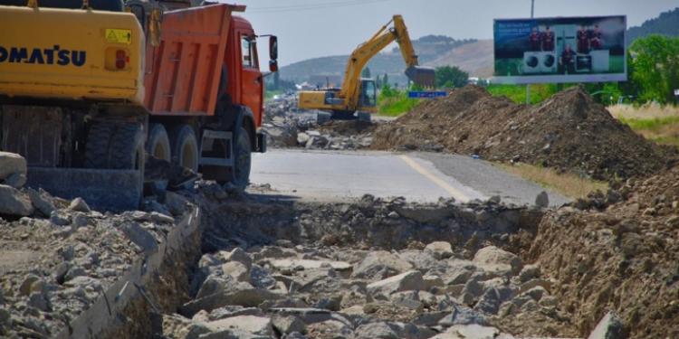 Hesablama Palatası: Siyəzəndə kənd avtomobil yolları keyfiyyətsiz tikildiyi üçün dağılıb | FED.az