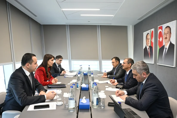 ADB ilə elektron ticarətin vergiyə cəlb edilməsinə dair layihə müzakirə edilib | FED.az