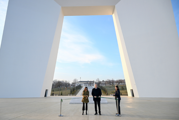 İlham Əliyev Xankəndidə Zəfər parkının açılışında iştirak edib - YENİLƏNİB | FED.az