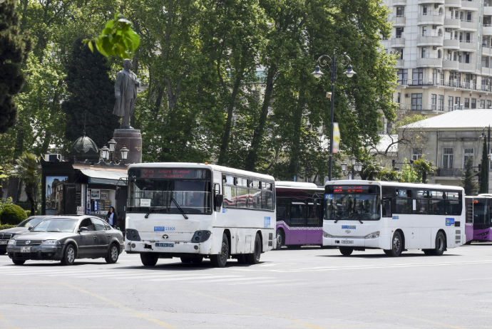Nazir müavini: "Avtobus zolaqlarına digər avtomobillərin daxil olması əsas problemlərdəndir" | FED.az