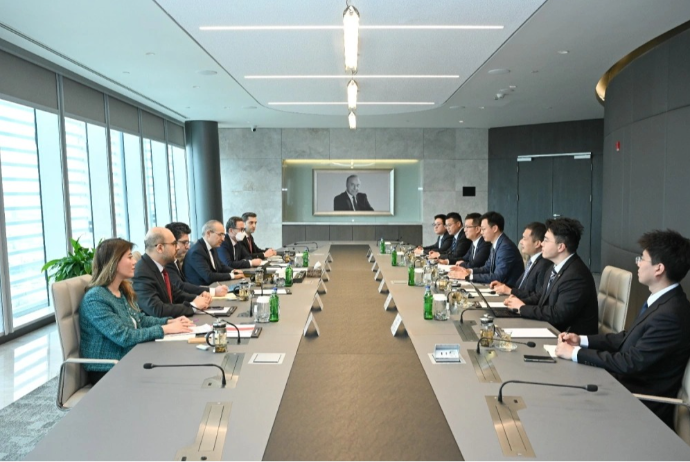 Nazir Çin şirkətinin vitse-prezidenti ilə görüşüb, Hacıqabulda həyata keçirilən layihə müzakirə olunub | FED.az