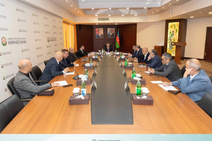 AMB ekspertlərlə bankçılığın aktual məsələlərini müzakirə edib | FED.az