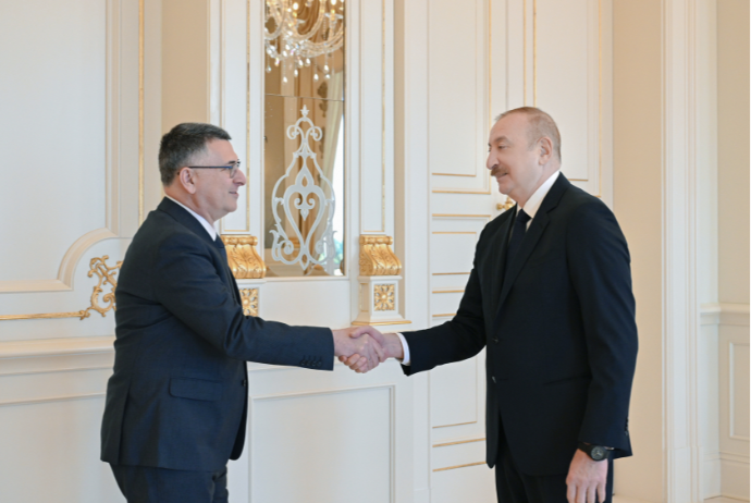 İlham Əliyev İsrailin xarici işlər nazirini qəbul edib