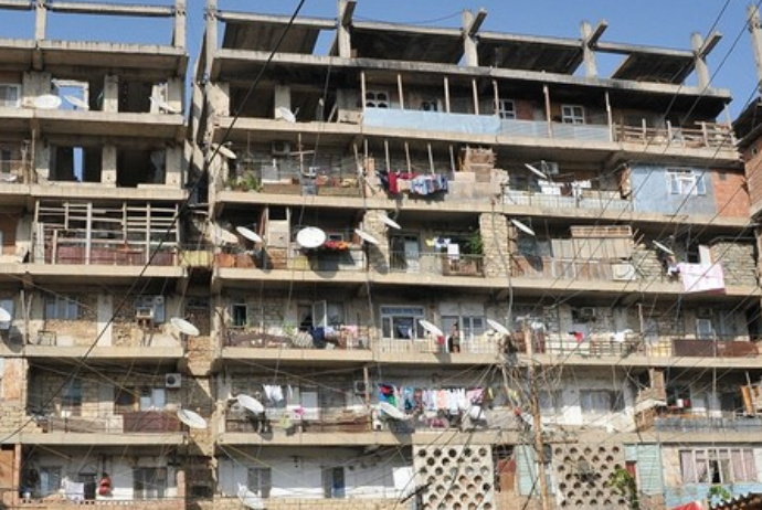 Bakının daha bir ərazisində qəzalı evlər söküləcək – Yerində park salınacaq – VİDEO | FED.az