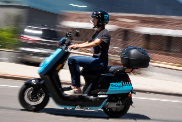 Moped və skuter operatorları barədə məlumatların siyahısı təsdiqlənəcək - FƏRMAN | FED.az