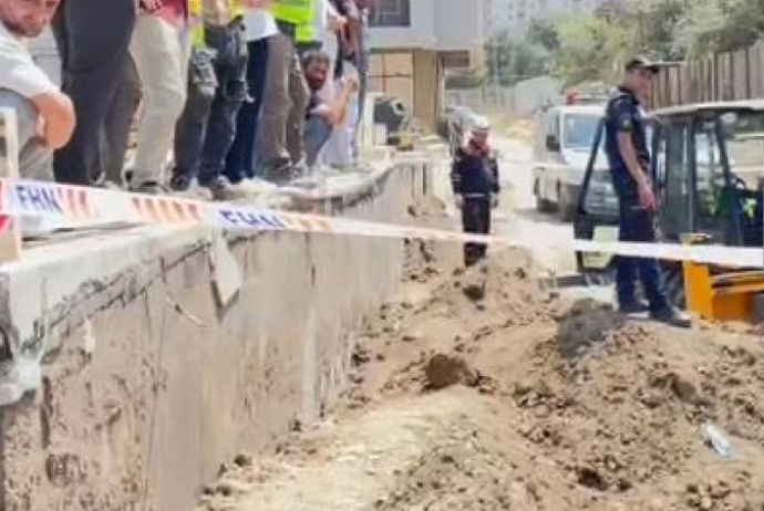 Tikinti zamanı fəhlə uçqun altında qalaraq ölüb -  Araşdırma başladı | FED.az