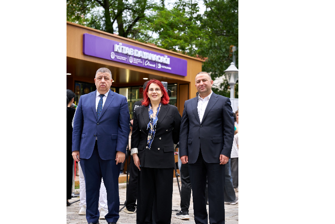 Şuşanın mərkəzində günəş enerjisi ilə işləyən "Kitab dayanacağı" istifadəyə verildi - FOTOLAR | FED.az